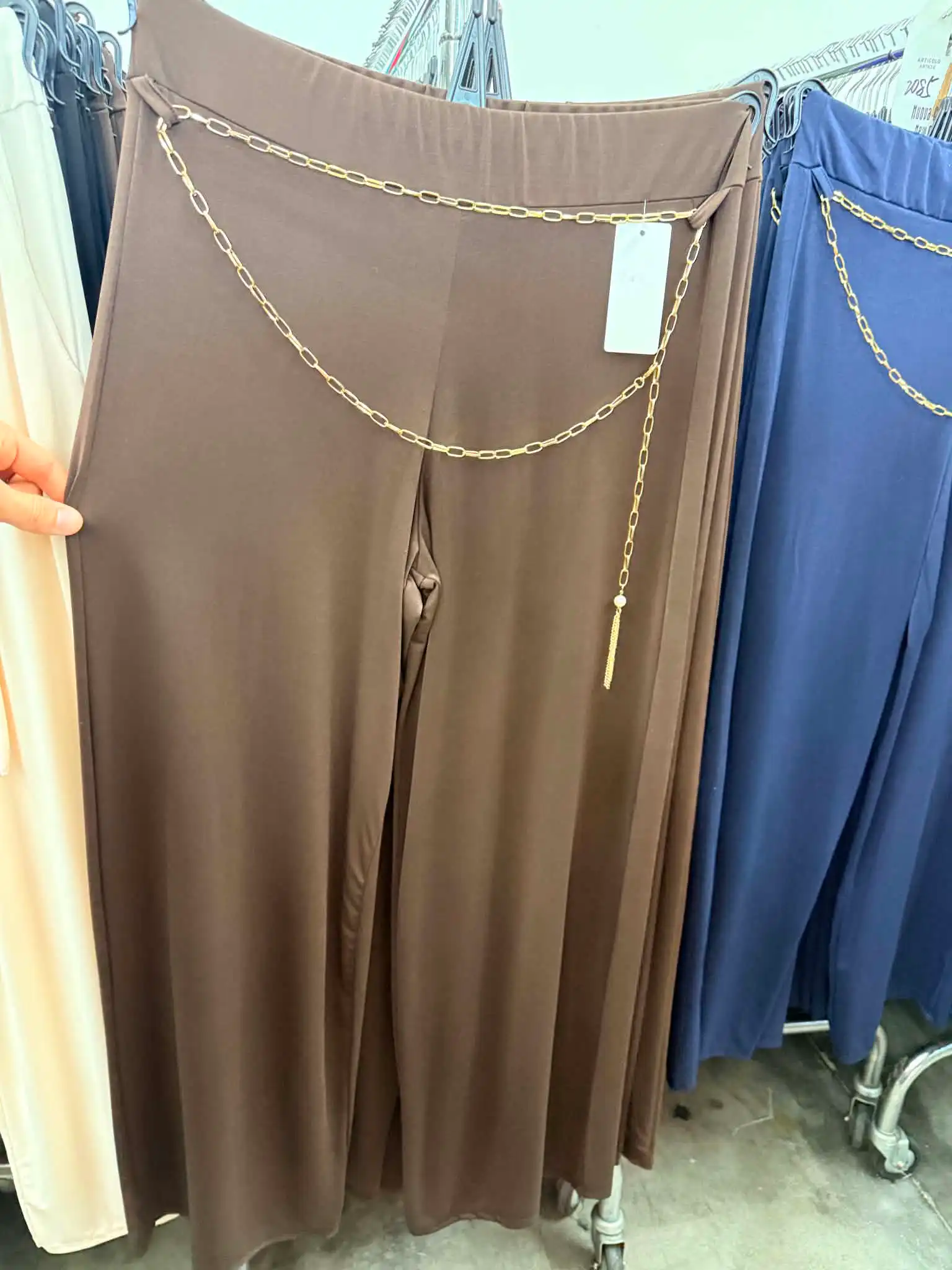 Wide-Leg Trousers/Shorts