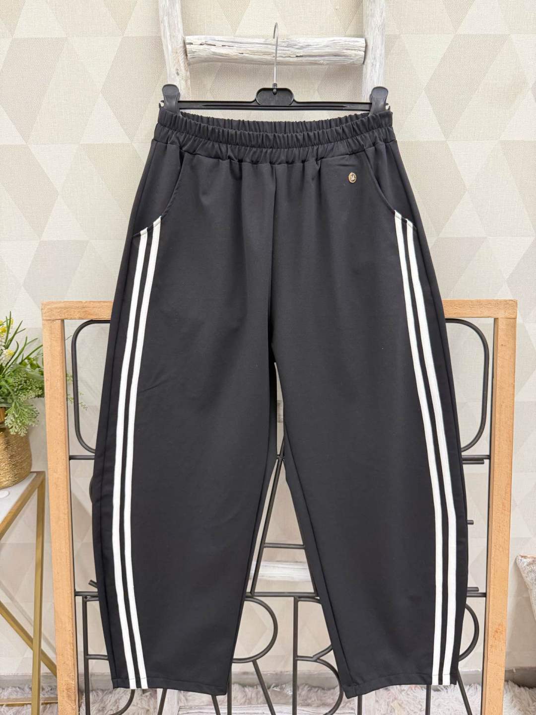 Relaxed Ankle-Length Trousers
