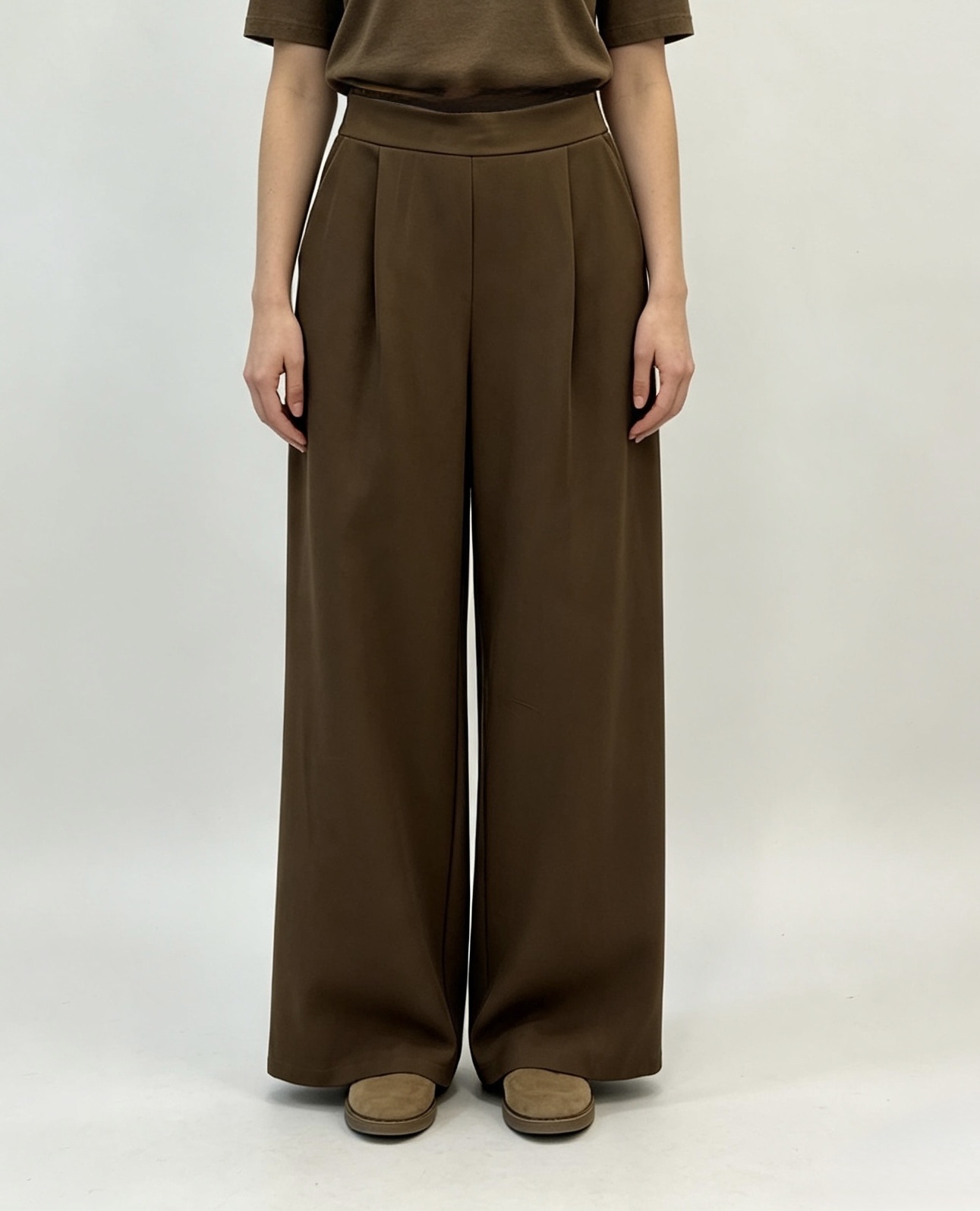 Wide‑Leg Pleated Trousers