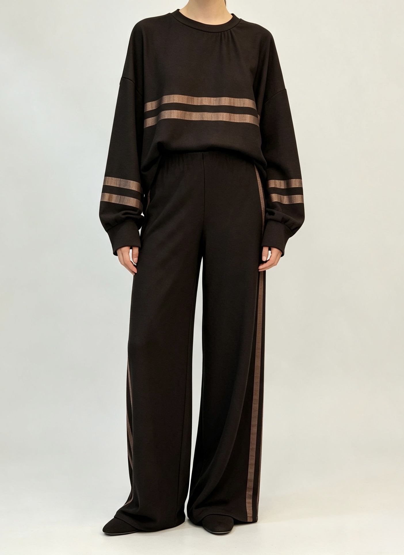 Wide‑Leg Patterned Trousers