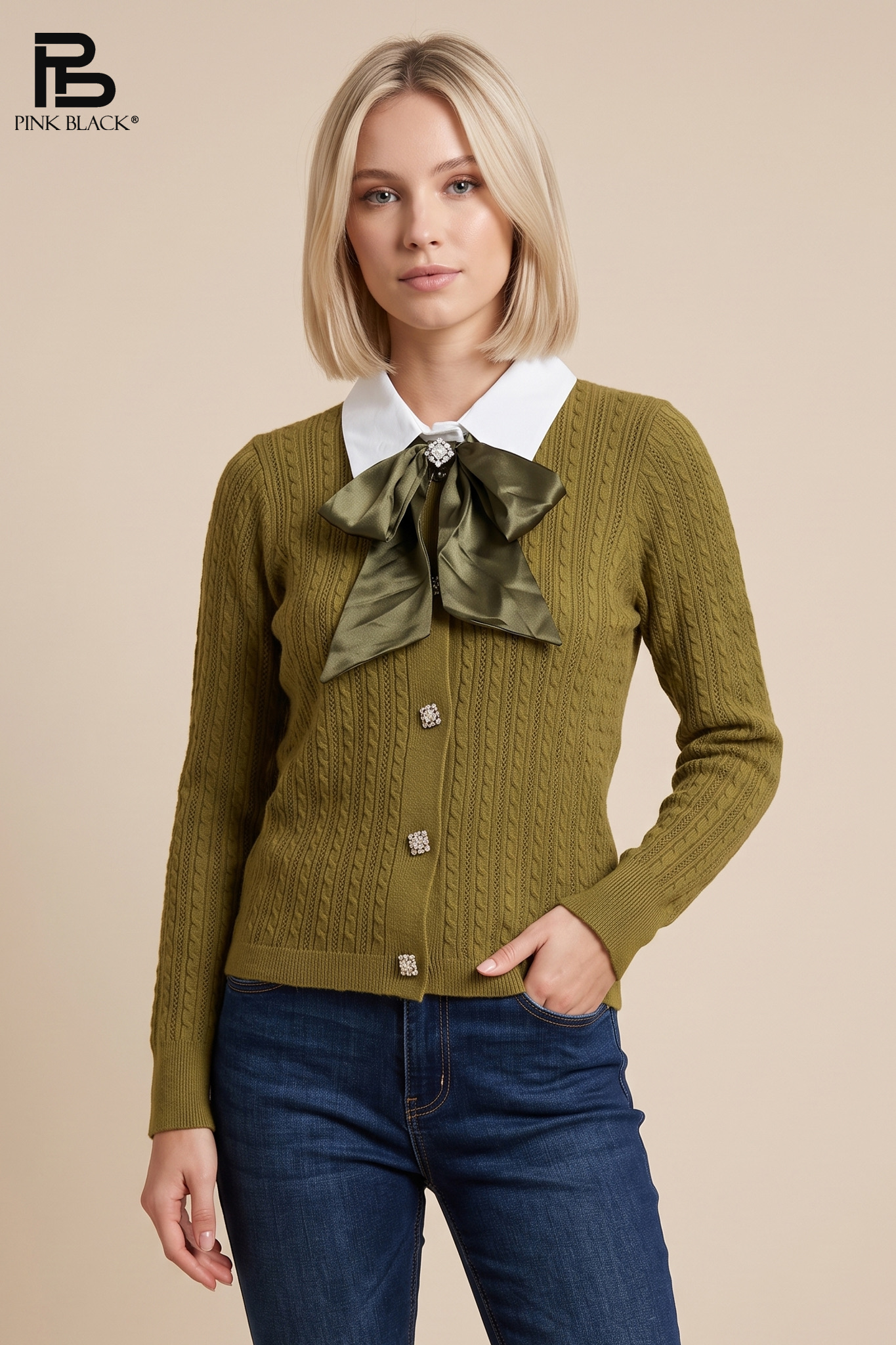 Fitted Cardigan with Collar