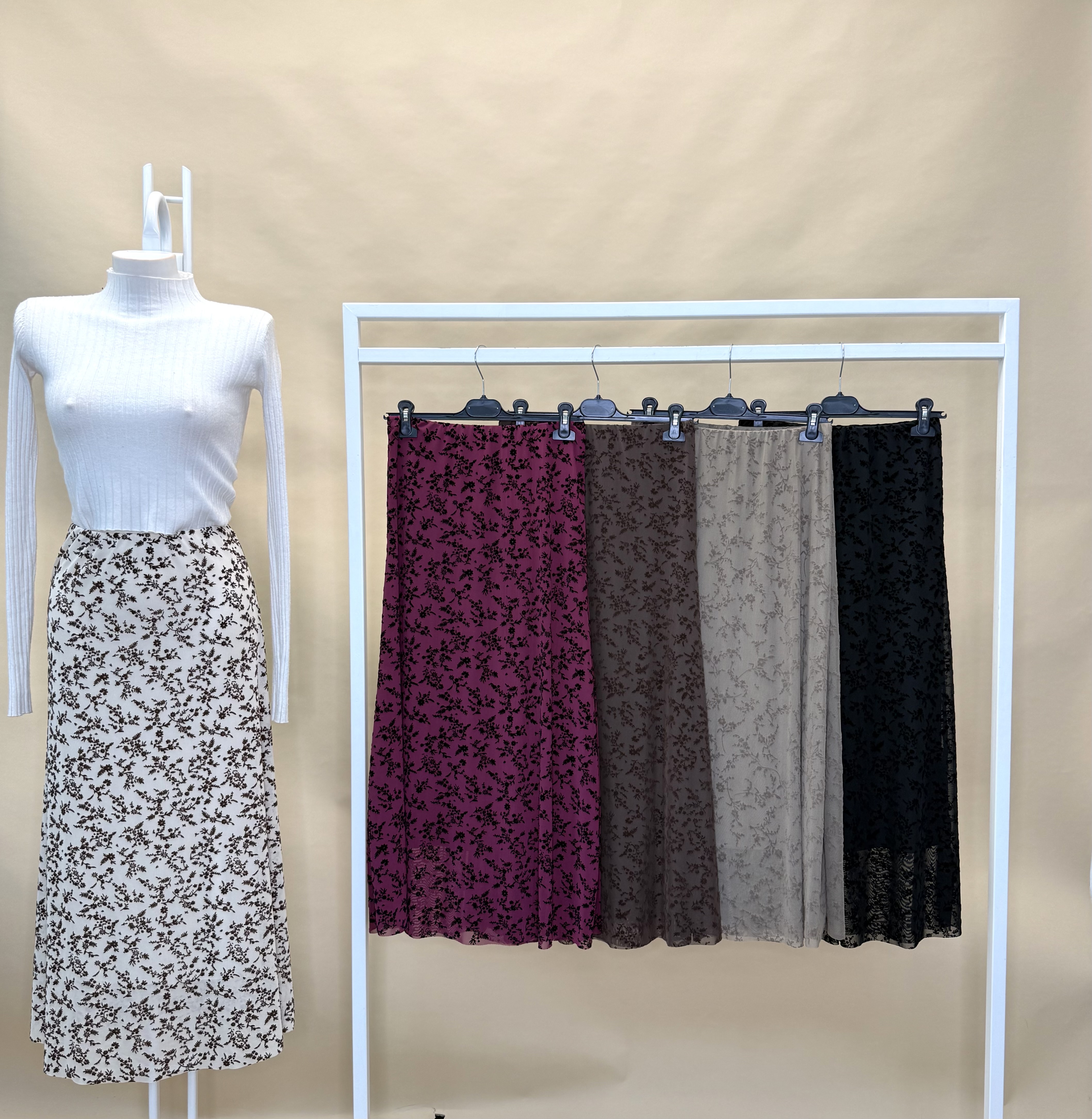 Fitted Midi Skirt with Floral Print