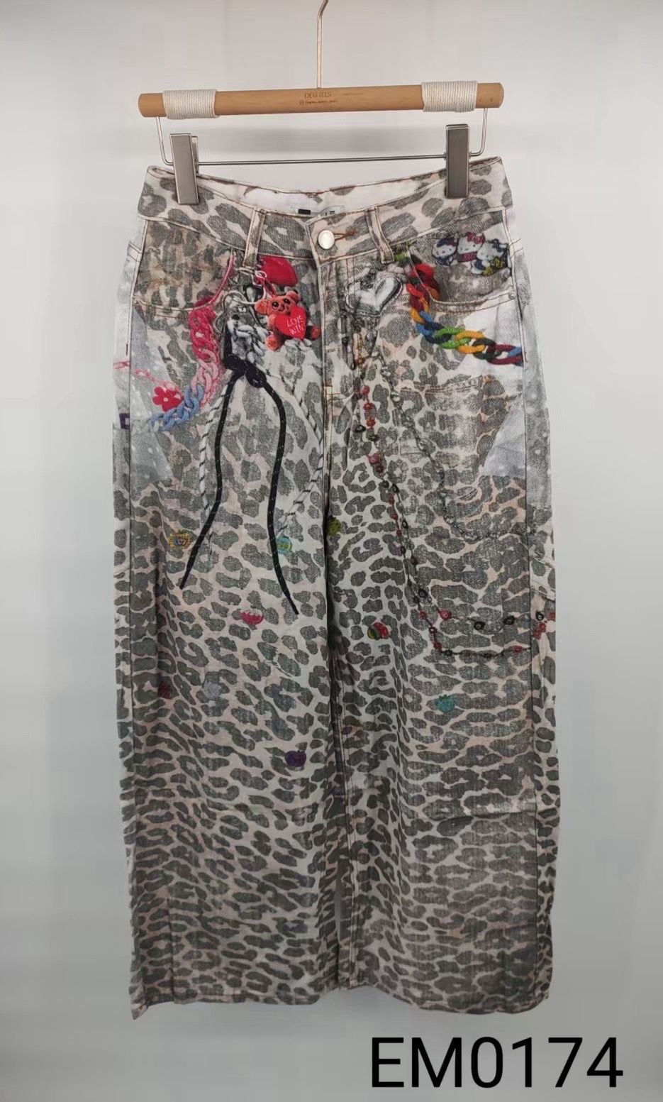 Wide‑Leg Leopard Print Jeans