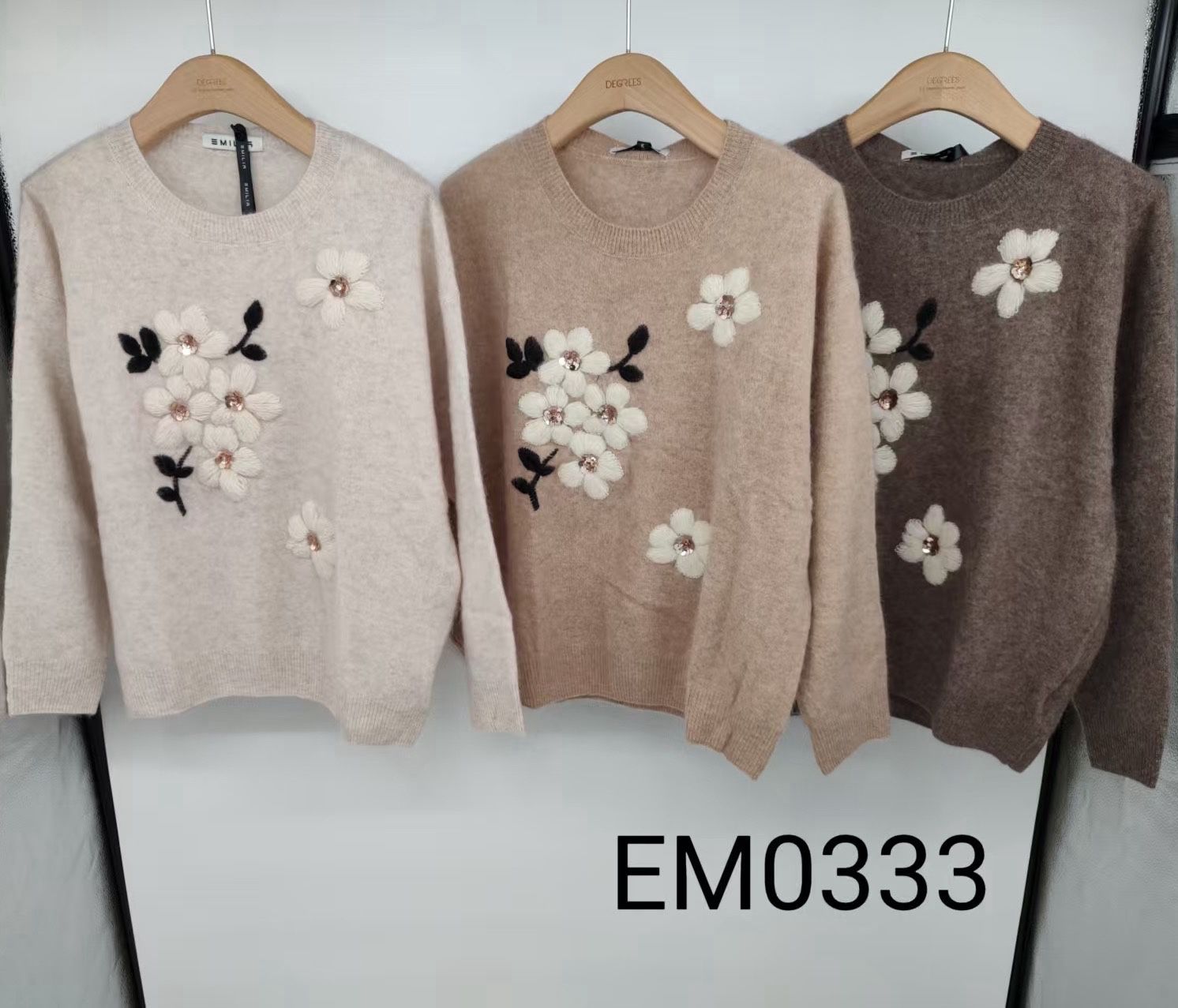 3D-Appliqué Sweater