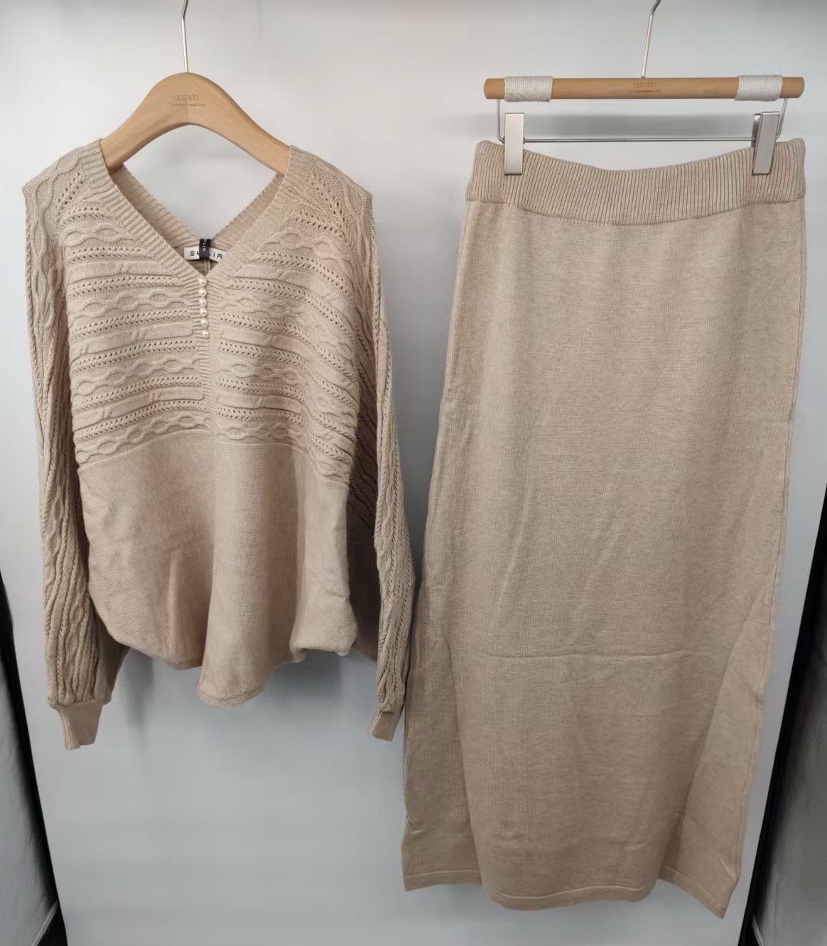 V‑Neck Knit Set