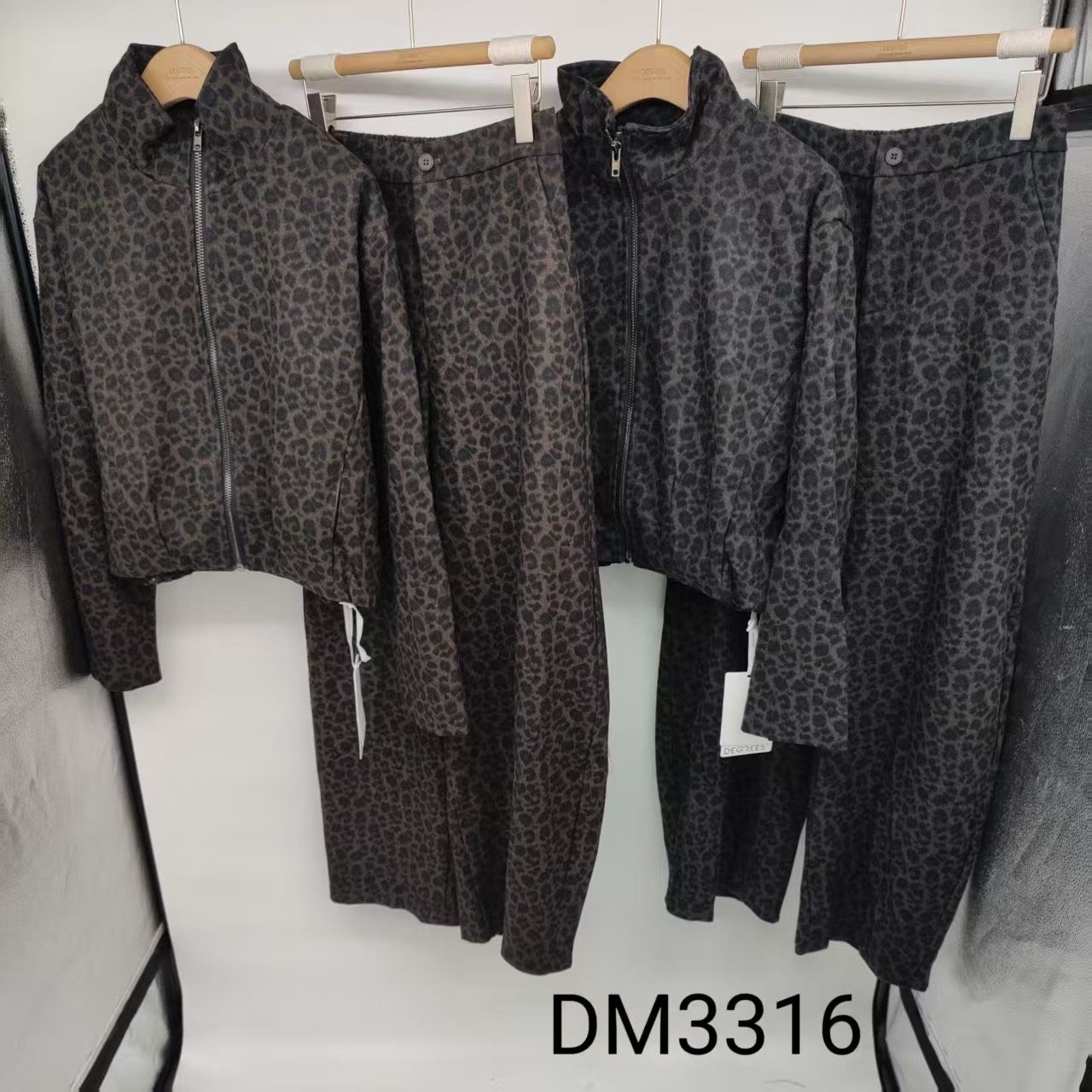 Simple Set with Collar