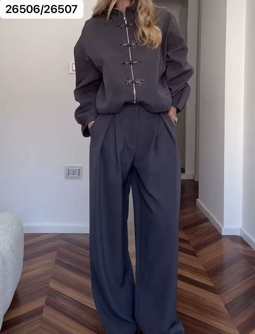 Relaxed Set with Collar
