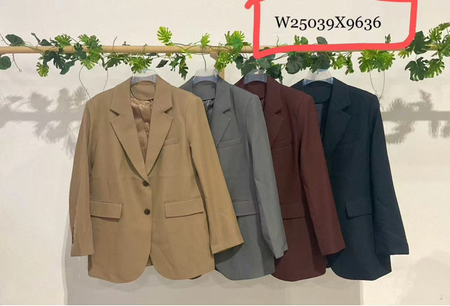 Tailored 3/4‑Sleeve Blazer with Lapels