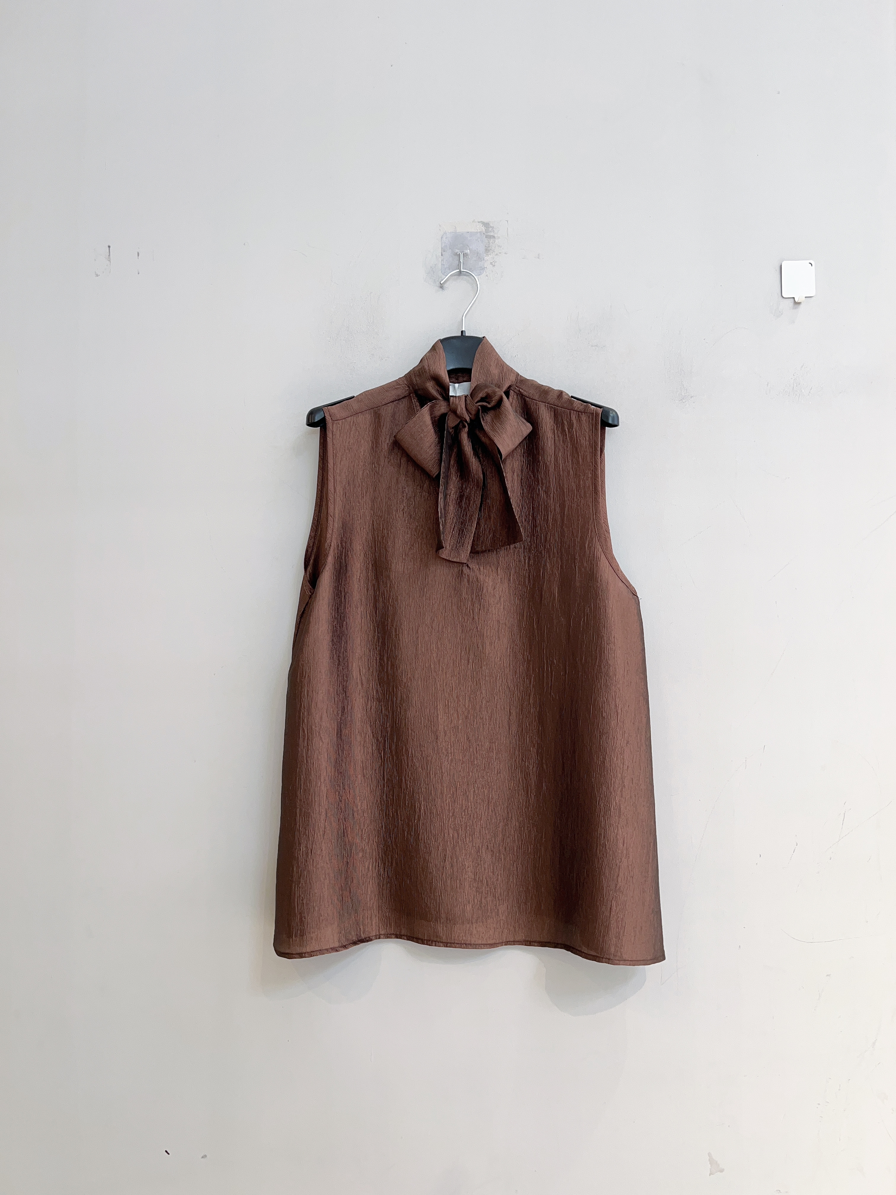 Sleeveless Stand-Collar Blouse
