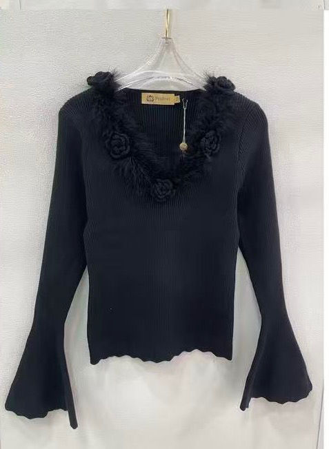 Fitted Sweater with Fringes