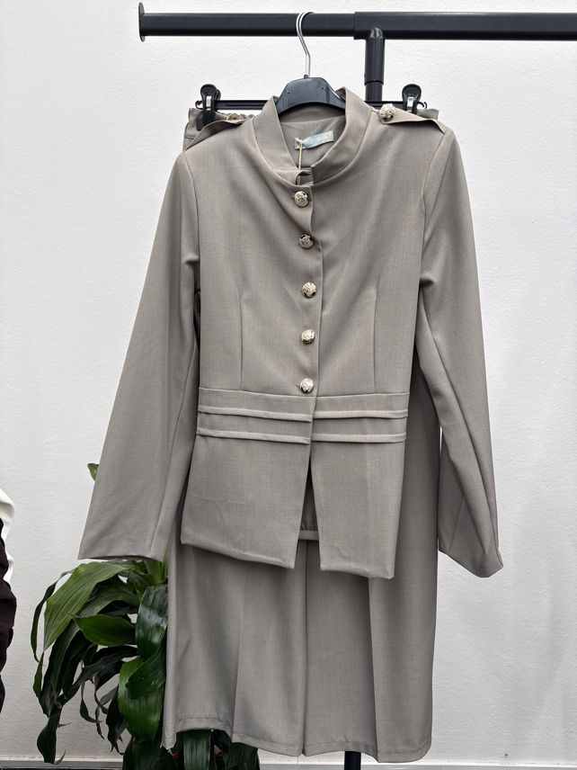 Tailored Set with Stand Collar