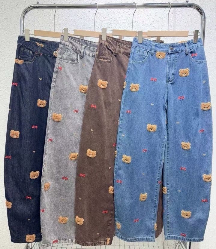 Wide-Leg Jeans with Embroidery