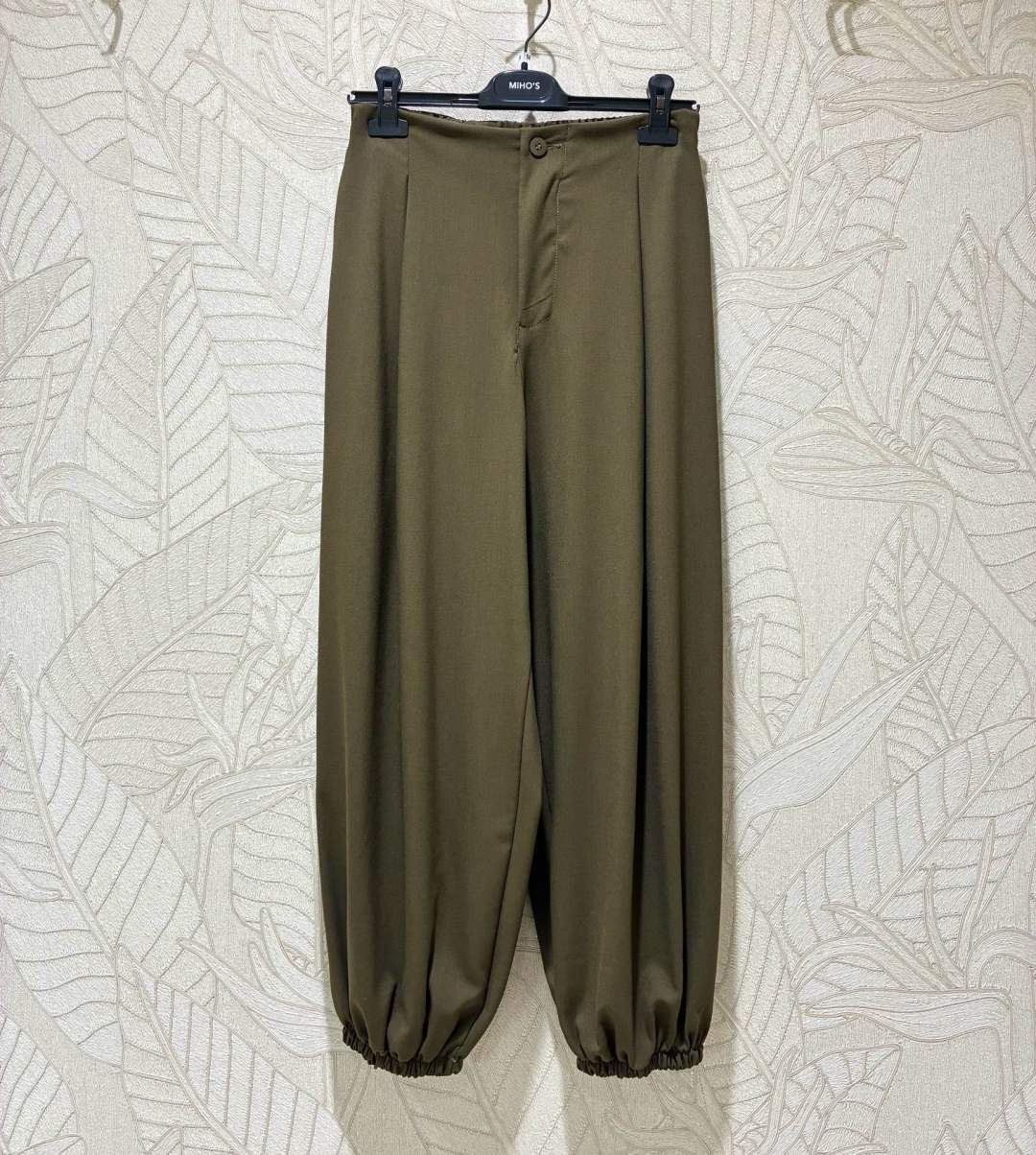Pleated Barrel-Leg Trousers