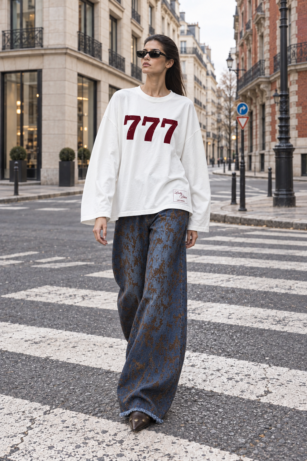 Wide‑Leg Jeans with Frayed Hem