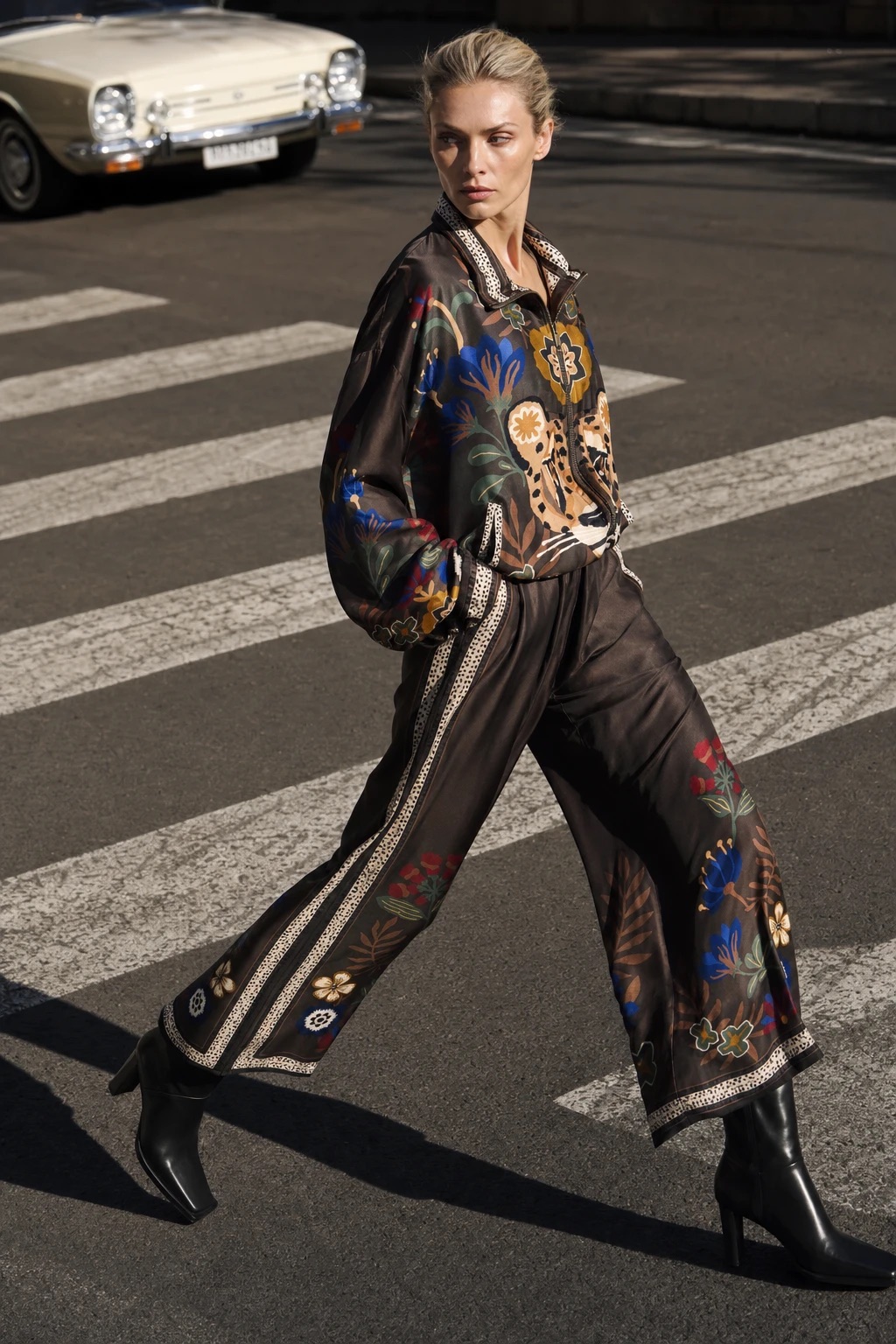 Wide-Leg Trousers with Border Print