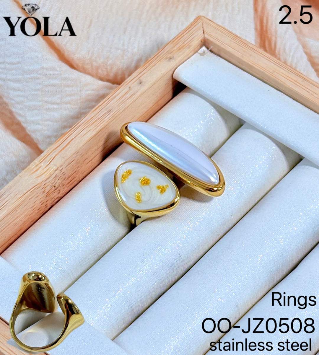 Oval Accent Ring