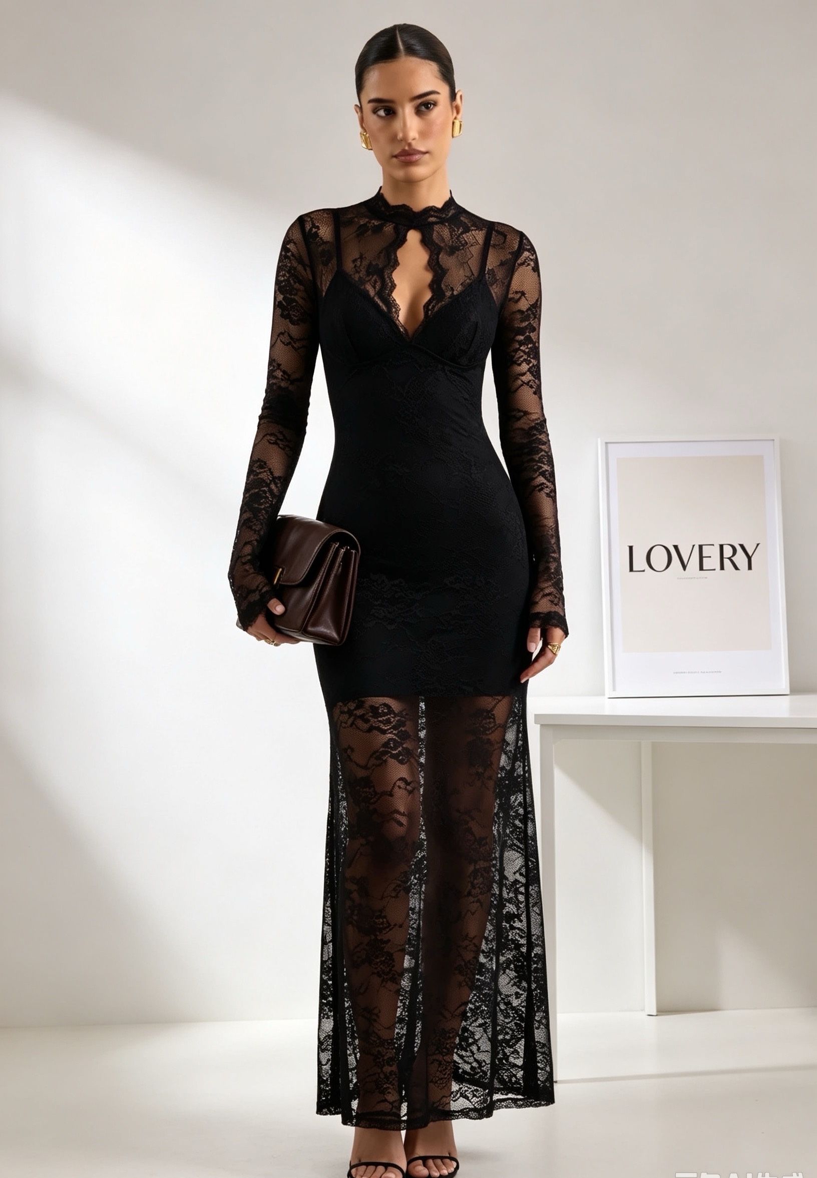 Form-fitting Lace Maxi Dress