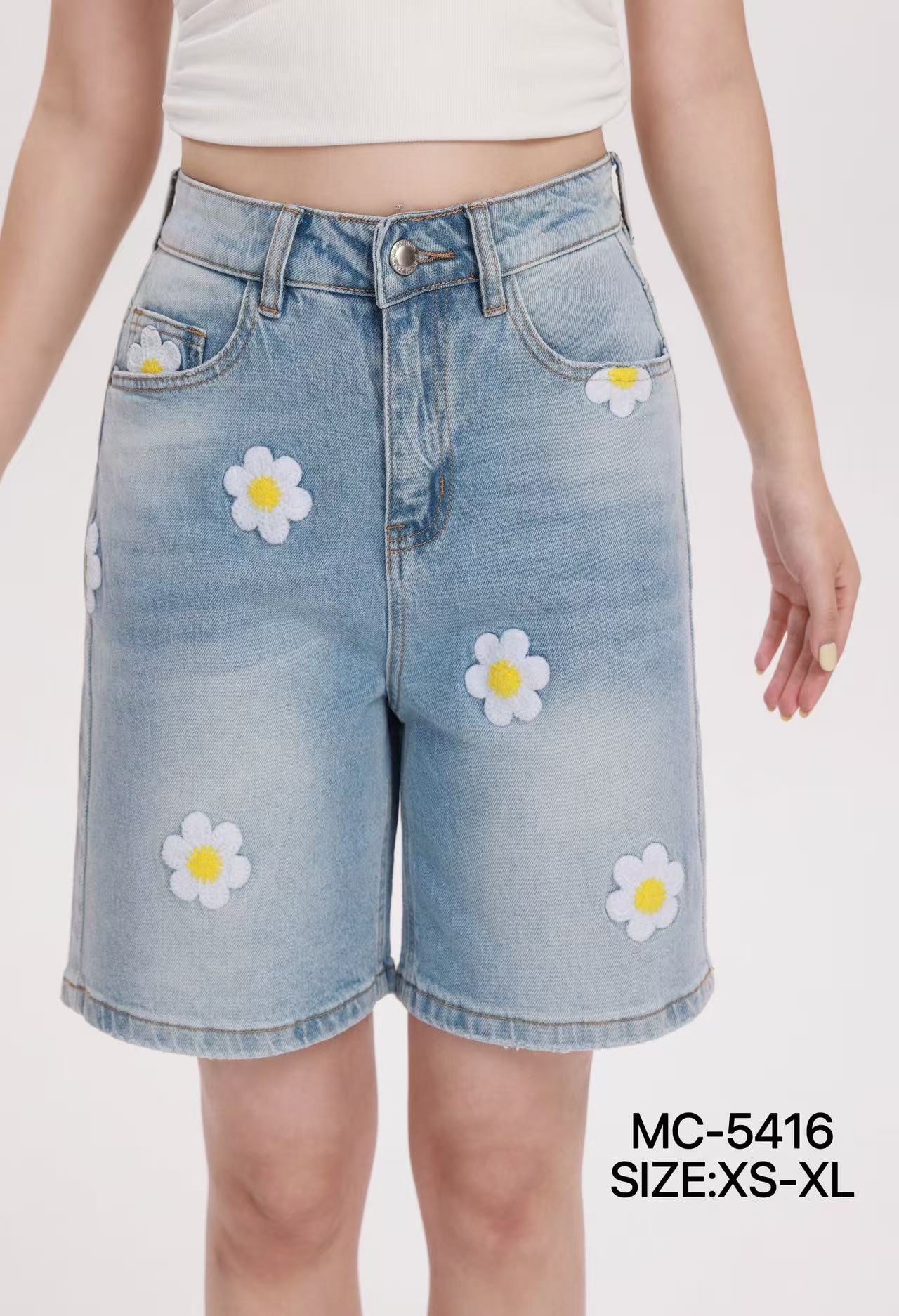 Bermuda Shorts with Embroidered Flowers