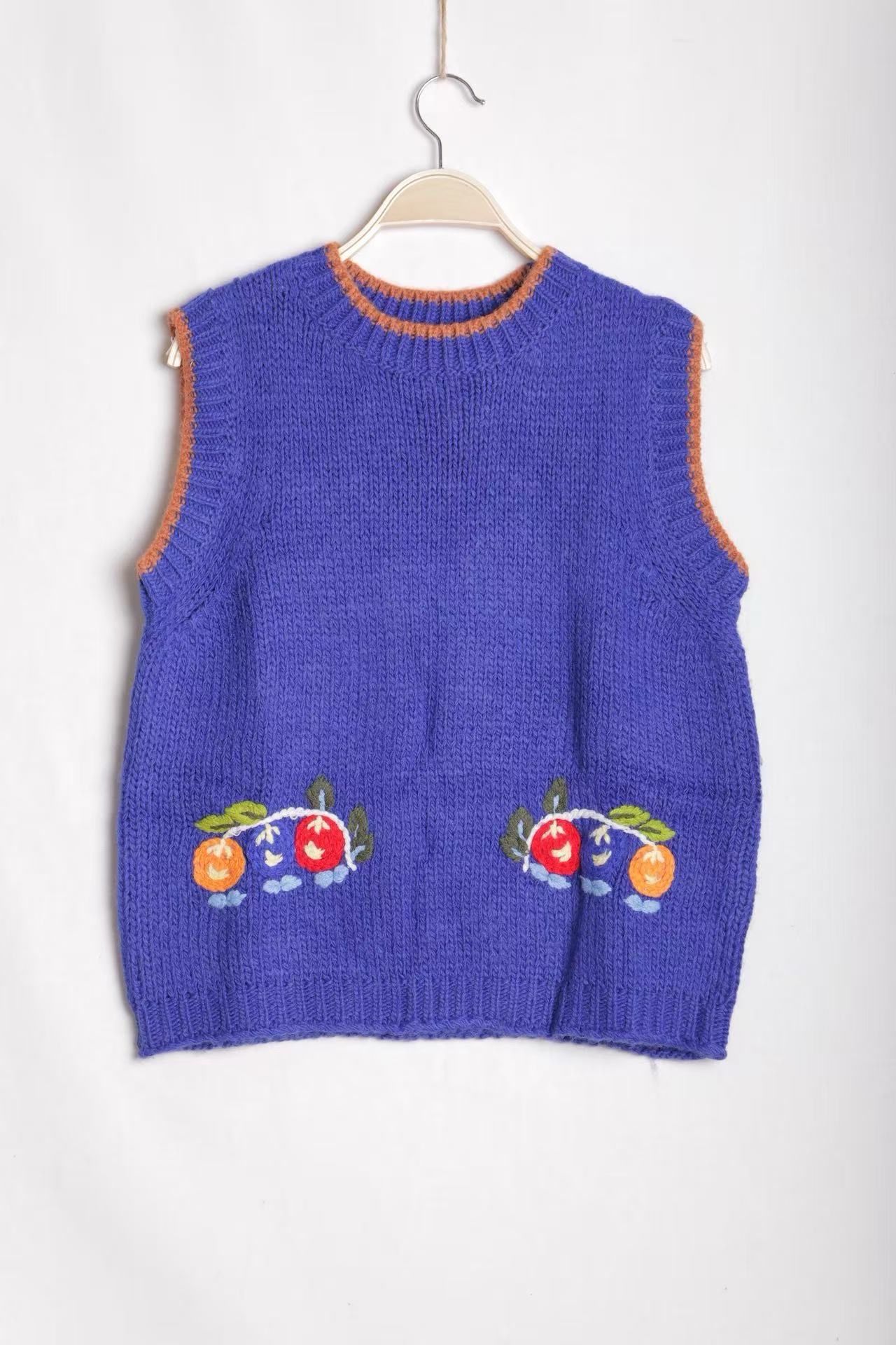 Knitted Vest with Embroidery
