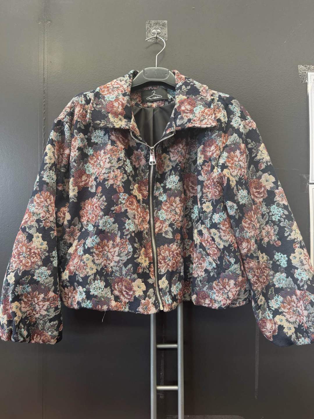 Cropped Jacket with Collar