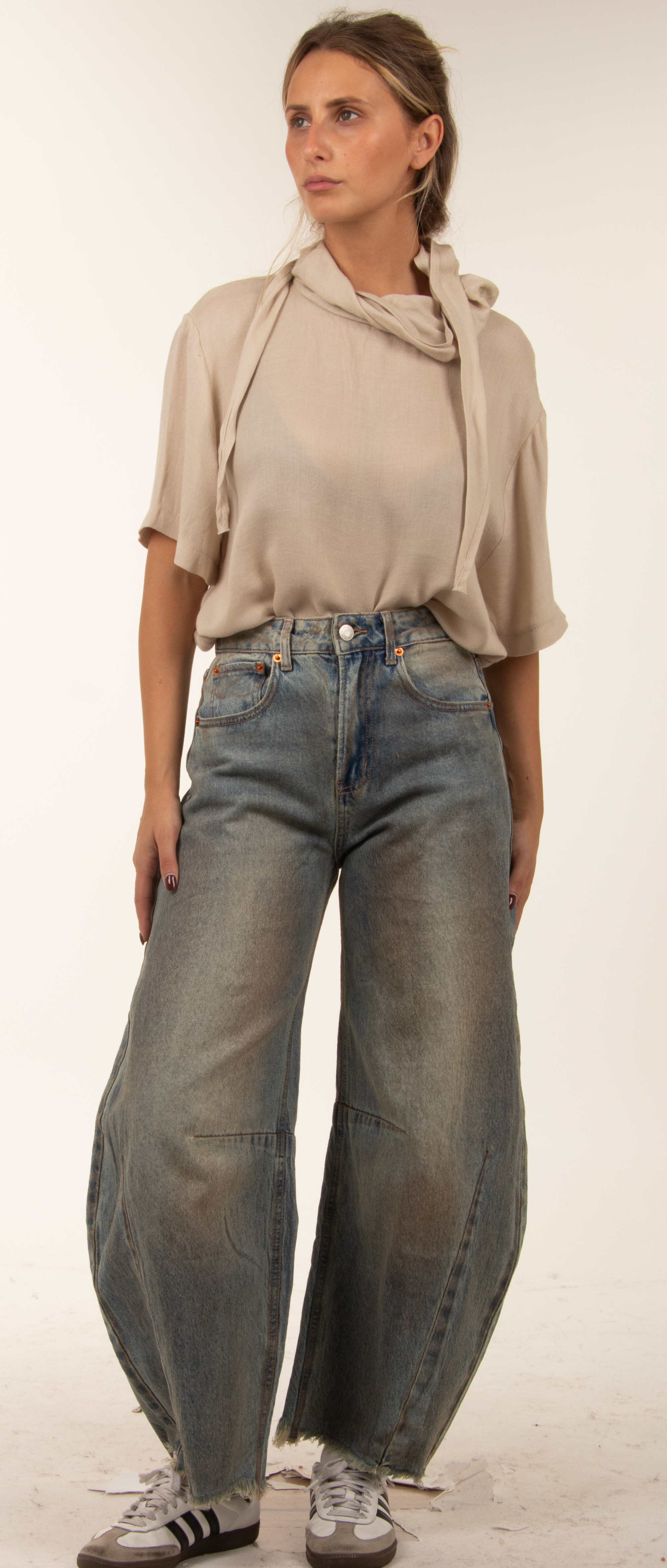 Wide High-Waist Jeans