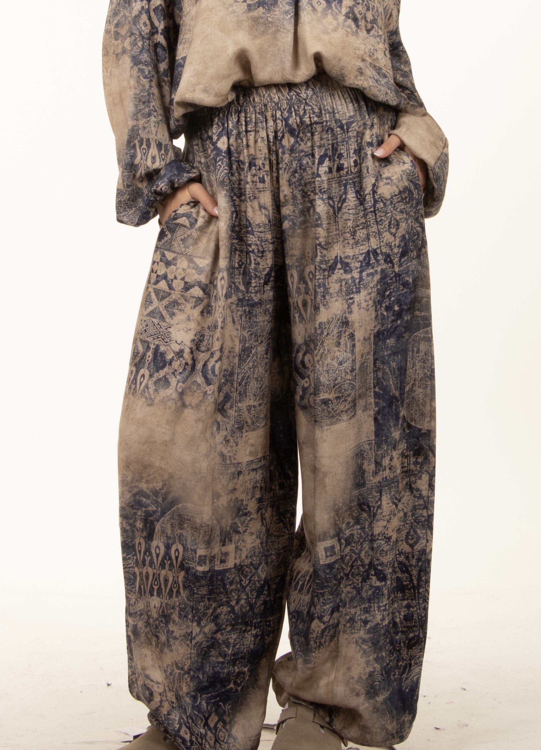 Wide‑Leg Trousers with All‑Over Print