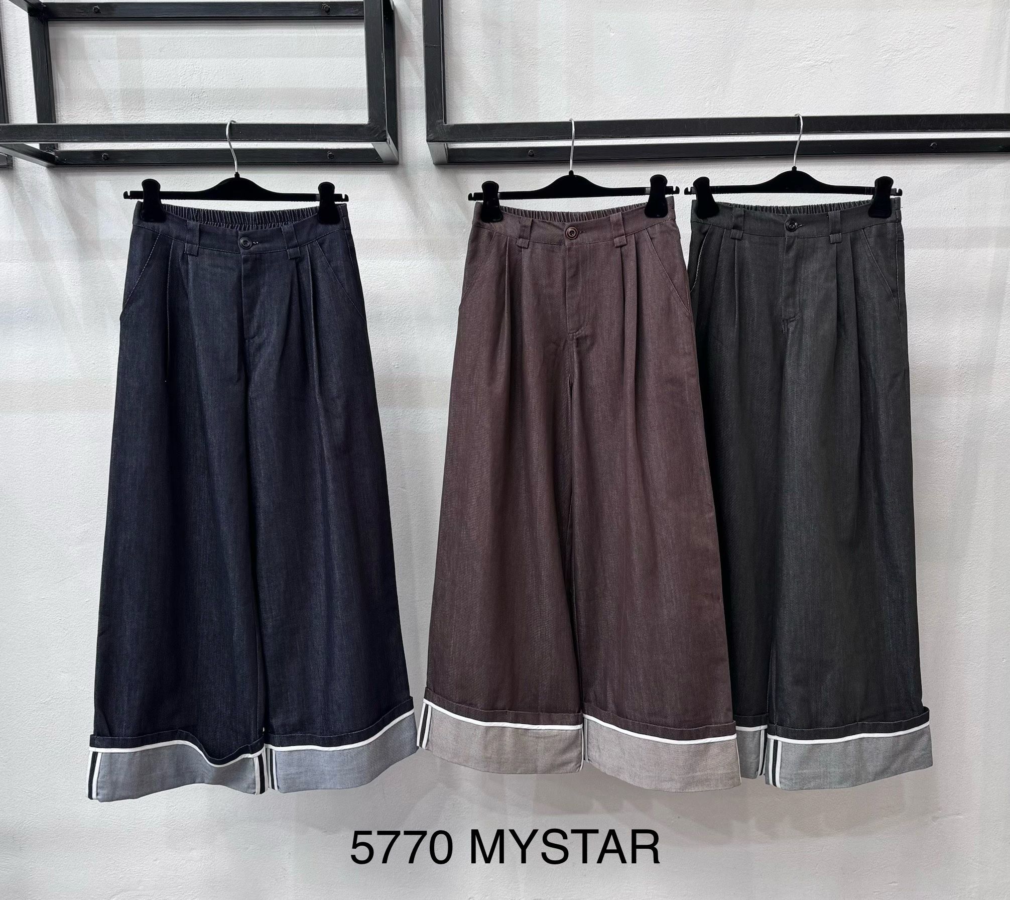 Wide Pleated Trousers