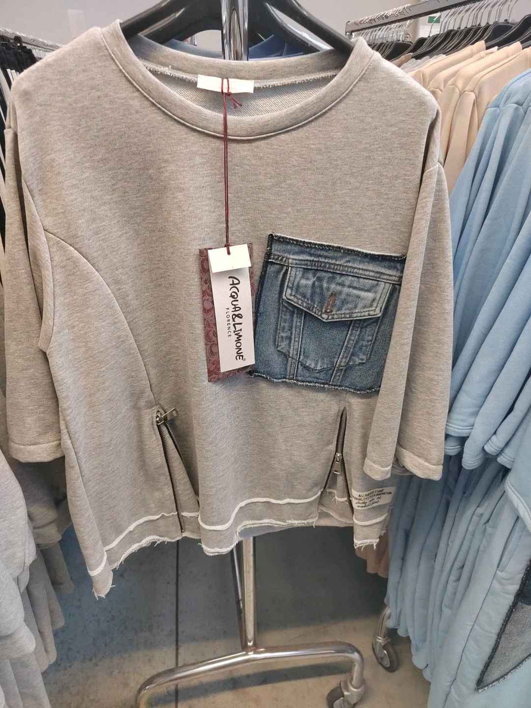 Boxy Sweatshirt with Pockets