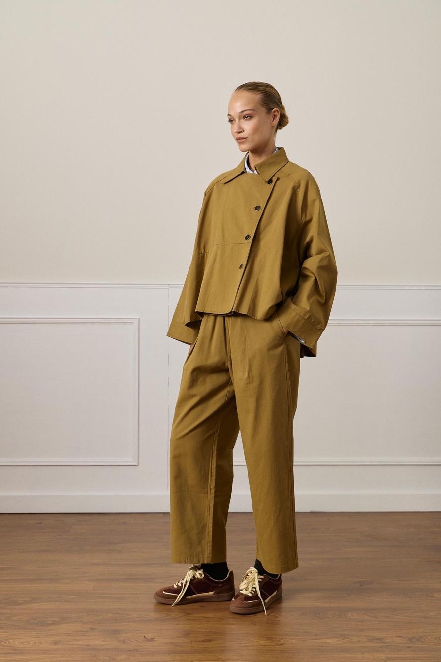 Wide‑Leg Pleated Trousers