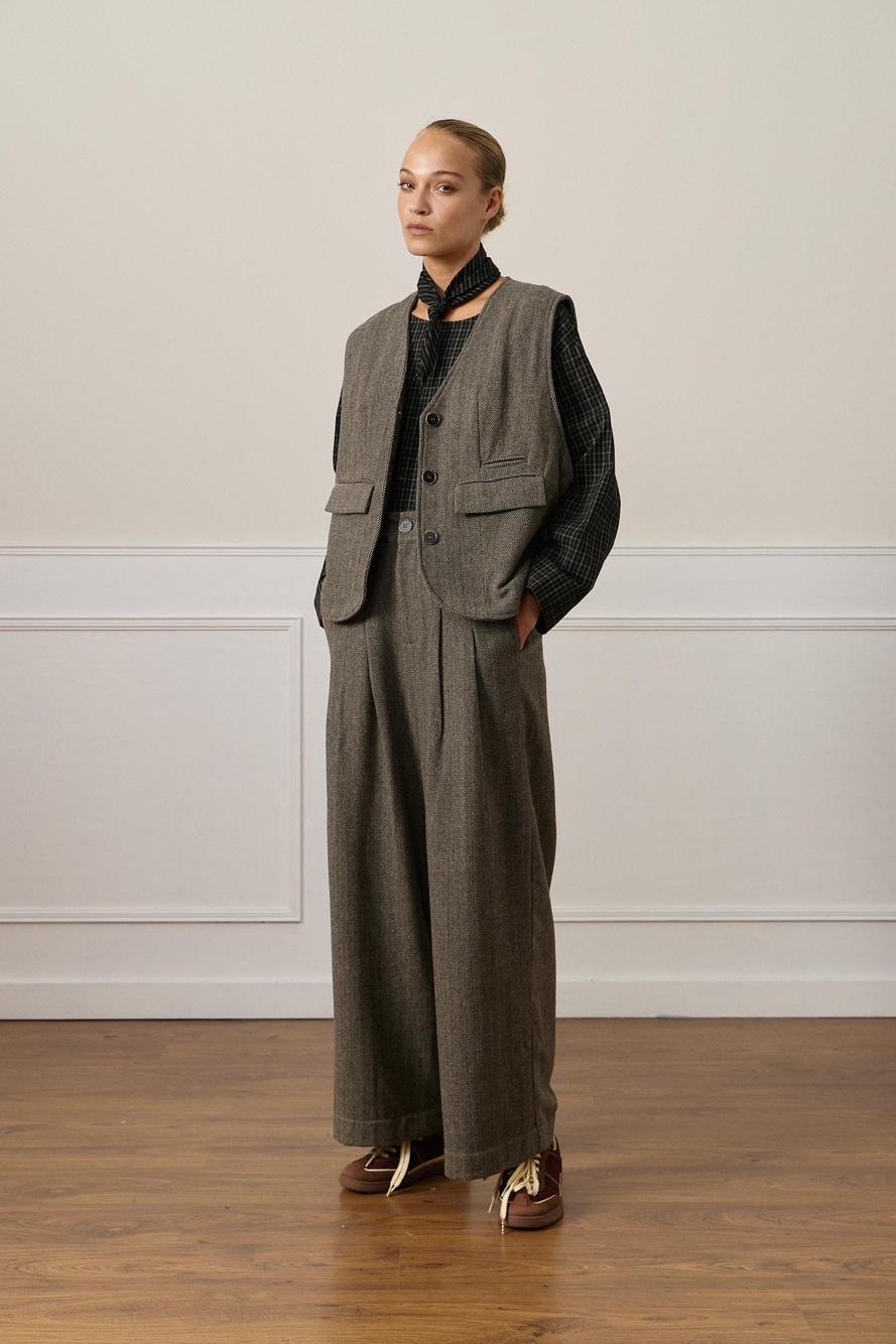 Straight V Vest