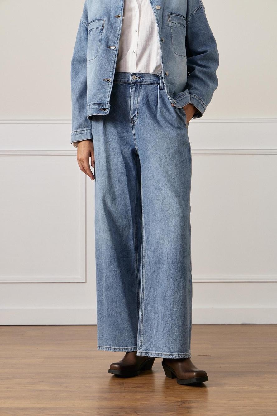 Wide‑Leg Pleated Trousers