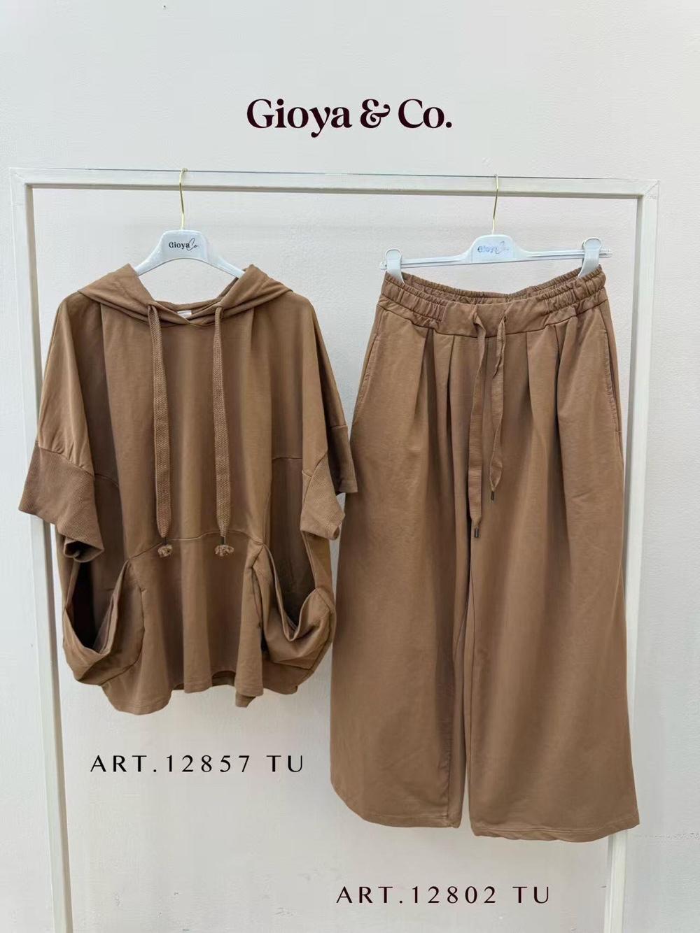 Wide Trousers with Pleats
