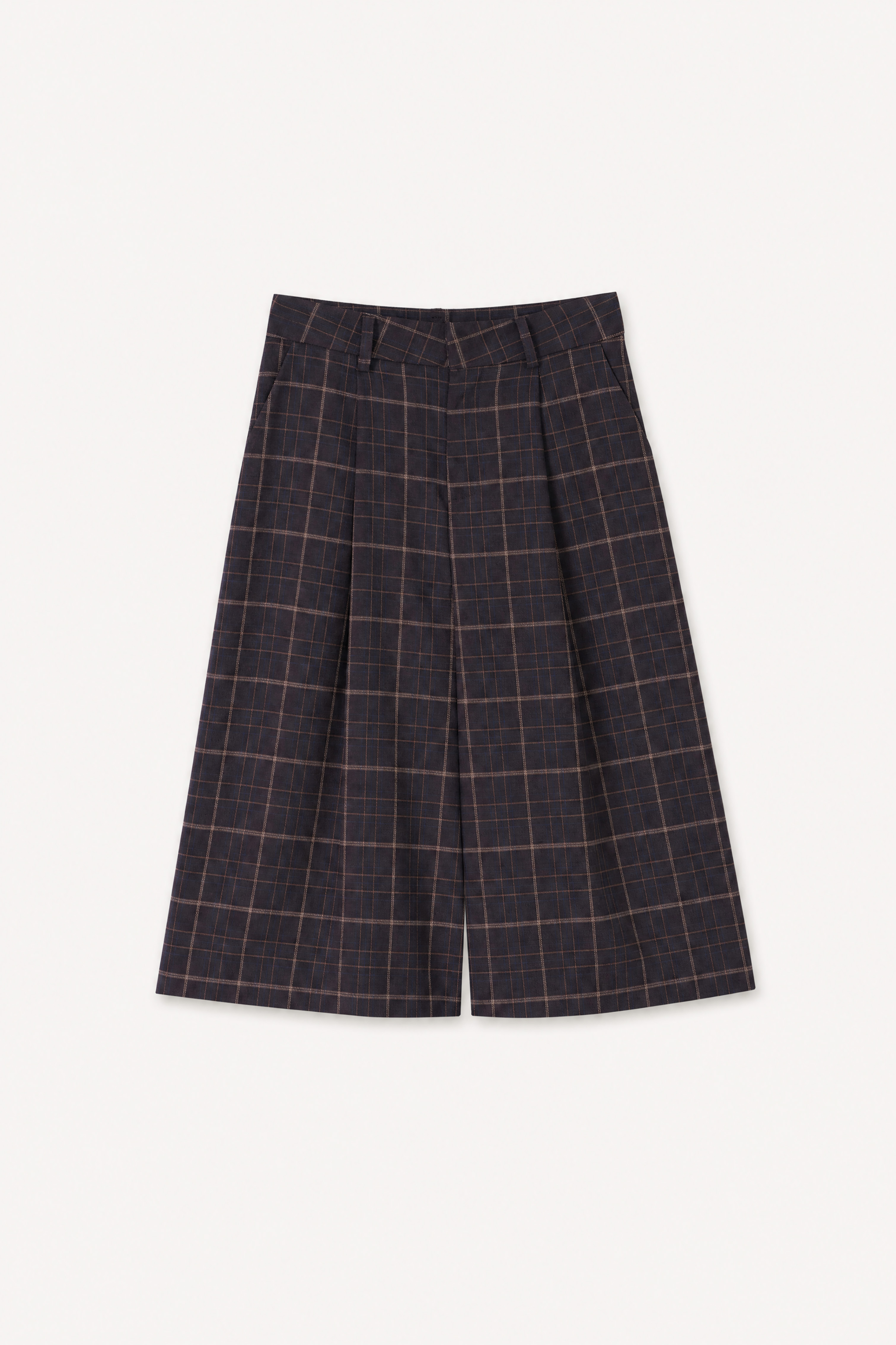 Pleated Knee-Length Bermuda Shorts