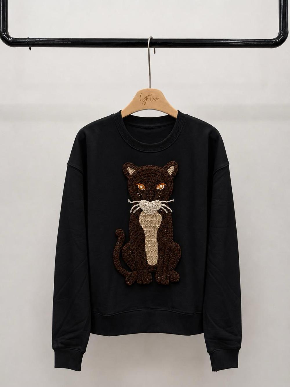 Relaxed Sweatshirt with Embroidered Motif