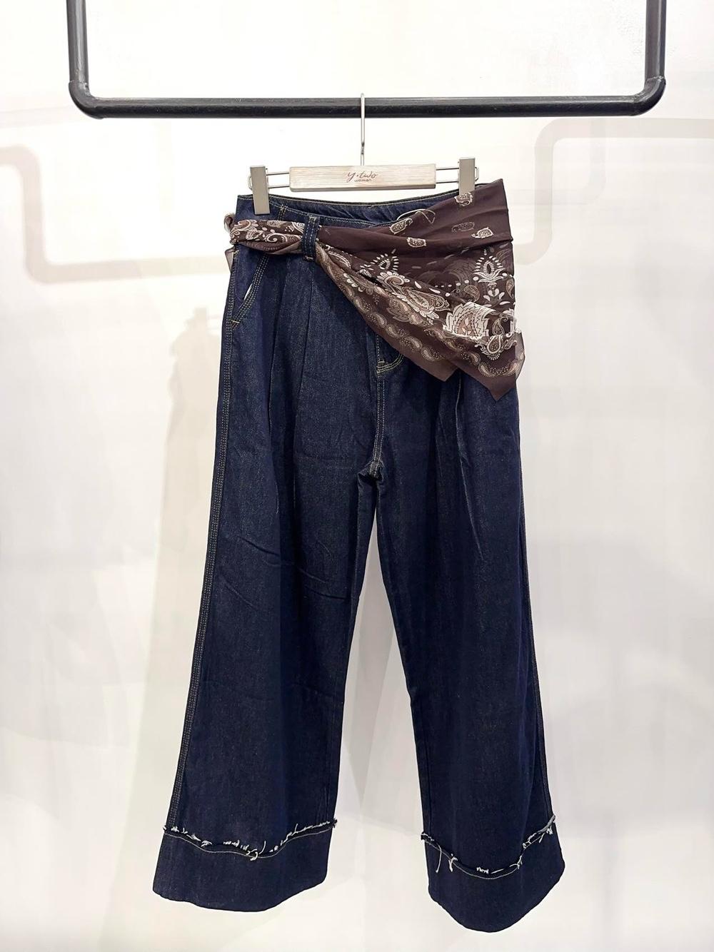 Wide-Leg Pleated Jeans
